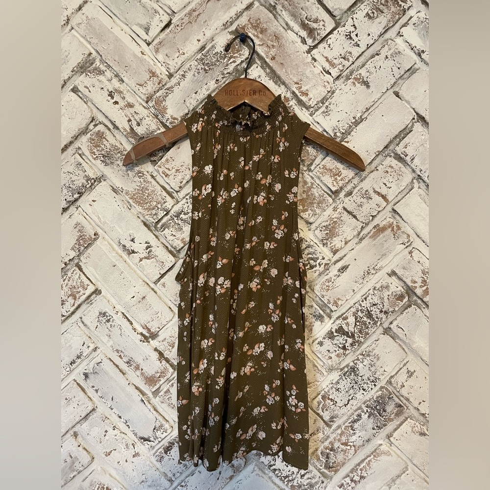 a new day keyhole floral tank blouse size small